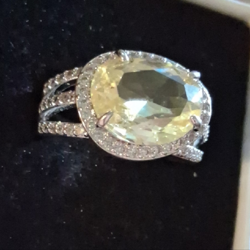 Dazzling Silver Ring with Yellow Gemstone Sz 8 Bomb Party